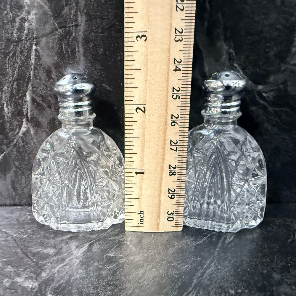 Small Salt & Pepper Shakers - Picture 11 of 16